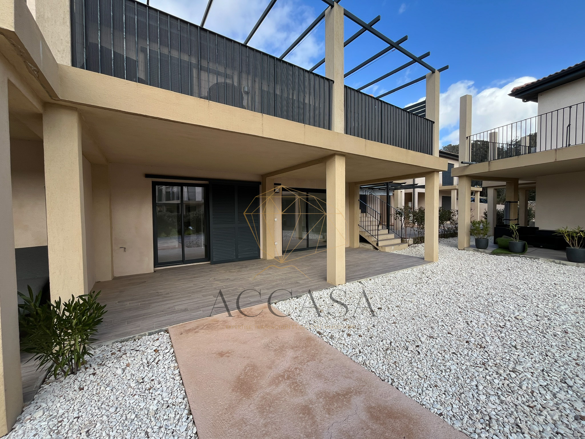 À vendre   Appartement 2 pièces avec terrasse et parking à Bonifacio